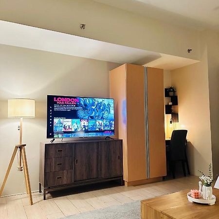 81 Newport Condominium Cluster 5 3A By Rechelle Nunag Pasay Kültér fotó